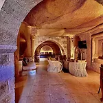 Crassus Cave Hotel 2*