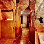 Crassus Cave Hotel