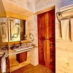 Crassus Cave Hotel