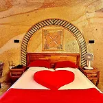 Crassus Cave Hotel 2*