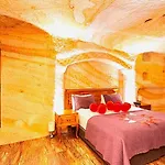 Hotel Crassus Cave