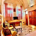 Crassus Cave Hotel 2*