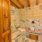 Crassus Cave Hotel 2*