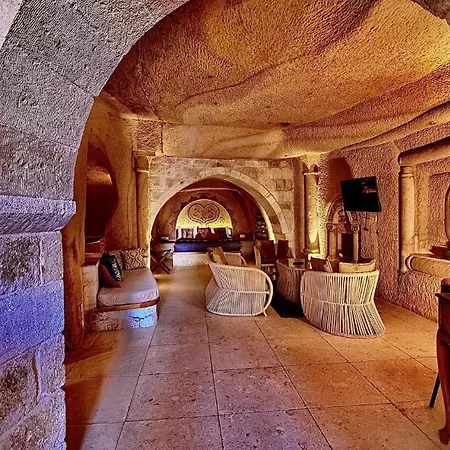 Crassus Cave Hotel 2*