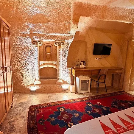 Crassus Cave Hotel 2*