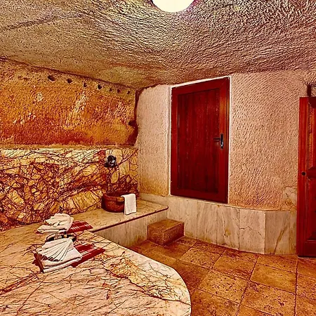 Crassus Cave Hotel 2*