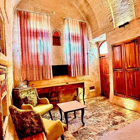 Crassus Cave Hotel 2*