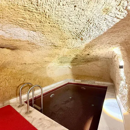Hotel Crassus Cave