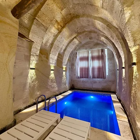 Crassus Cave Hotel 2*