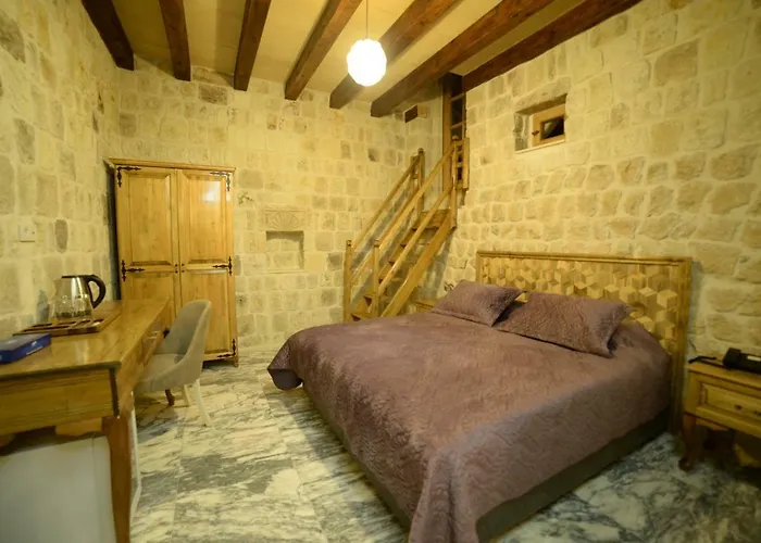 Crassus Cave Hotel 2*